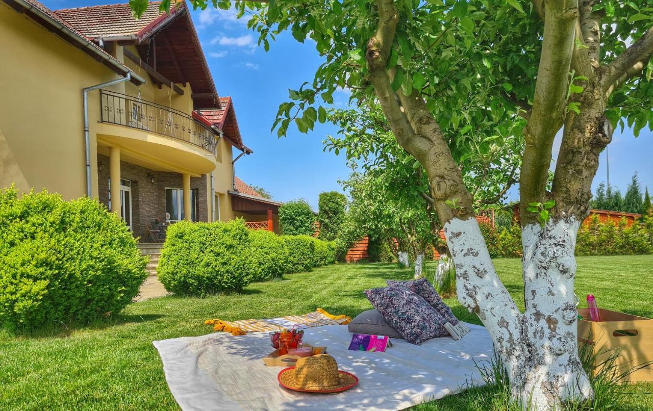 Orchard Villa Brassó Kültér fotó